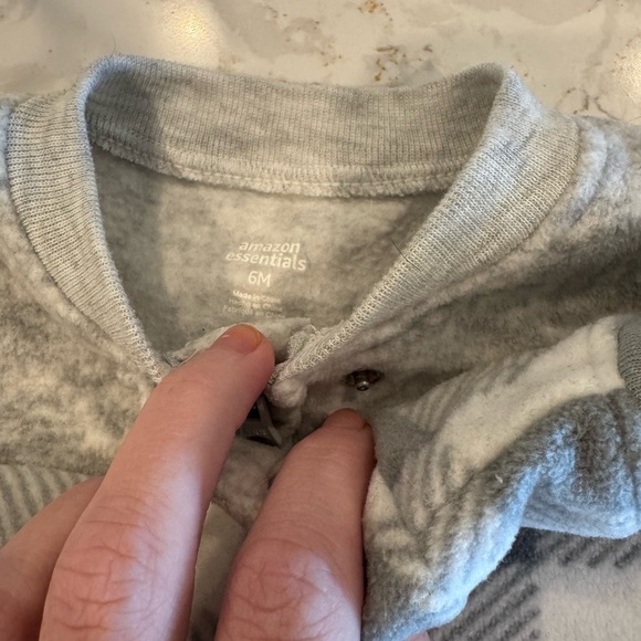 Amazon essentials 3-6Months - Gray and White Plaid Kids One Piece Fleece Footies - Picture 4 of 9
